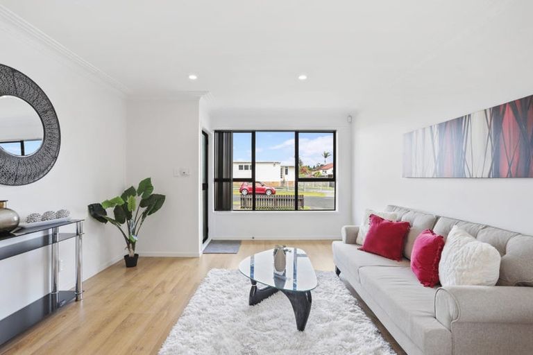 Photo of property in 2/1 Wattle Street, New Lynn, Auckland, 0600