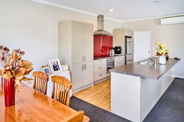 Photo of property in 23 View Road, Titahi Bay, Porirua, 5022