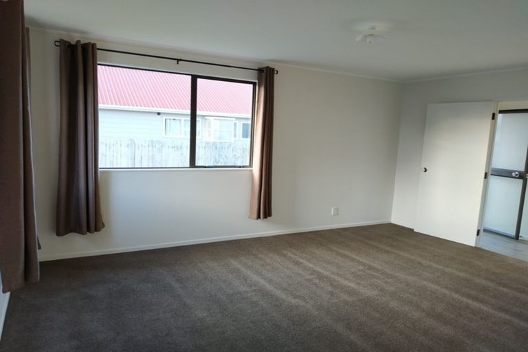 Photo of property in 2/21 Penion Drive, Flat Bush, Auckland, 2023