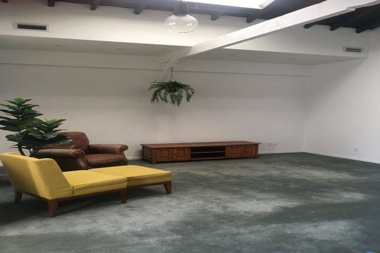 Photo of property in 2/2 King Street, Mount Cook, Wellington, 6021