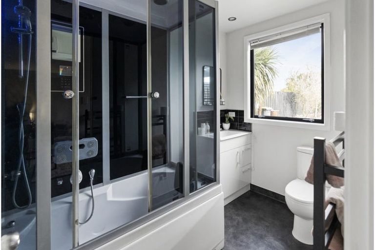 Photo of property in 12 Woodend Road, Woodend, 7610