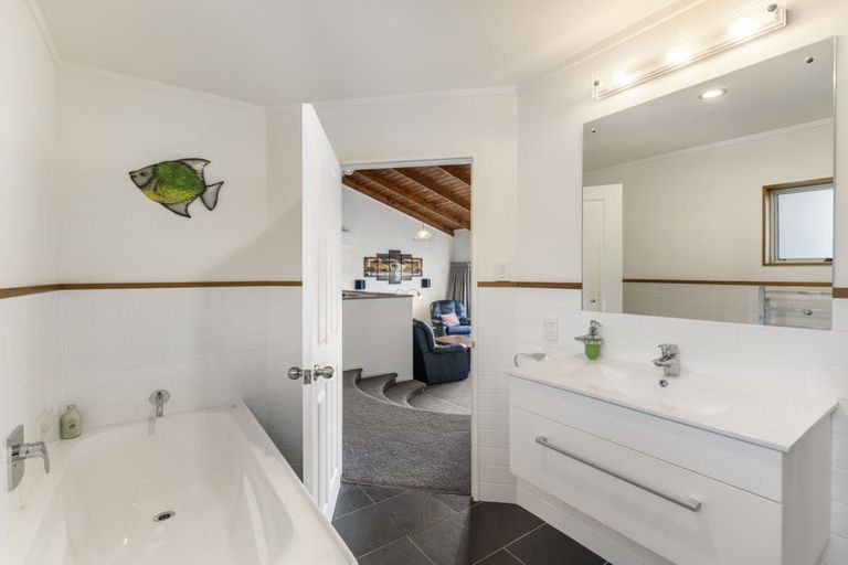 Photo of property in 23 Crows Road, Swanson, Auckland, 0614