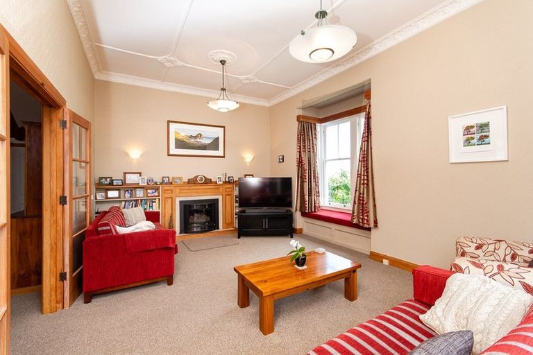 Photo of property in 18 Cobden Road, Bluff Hill, Napier, 4110