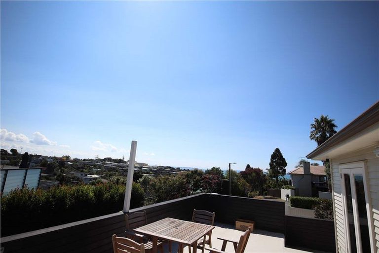 Photo of property in 8 Taumata Road, Castor Bay, Auckland, 0620
