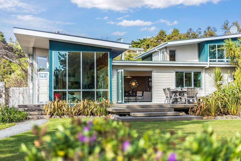 Photo of property in 21 Paekakariki Hill Road, Pauatahanui, Porirua, 5381