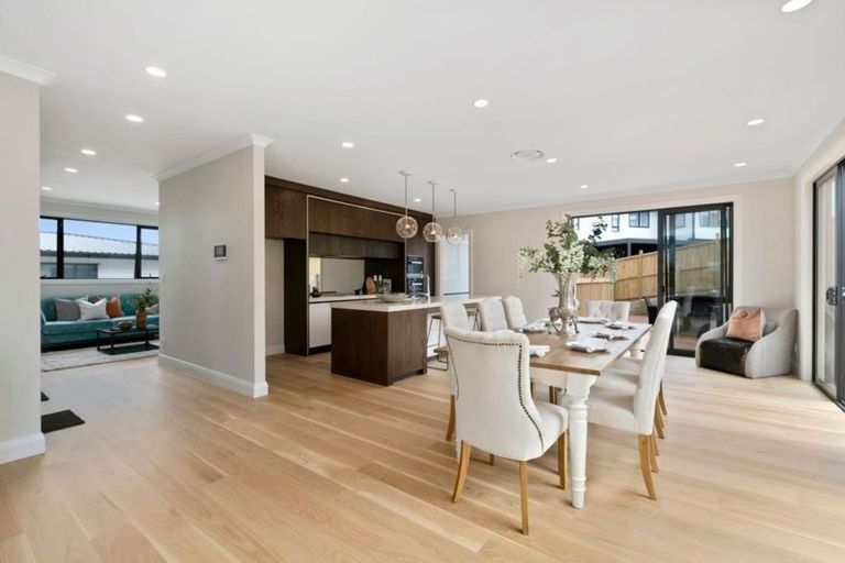 Photo of property in 13 Colliston Rise, Pinehill, Auckland, 0632