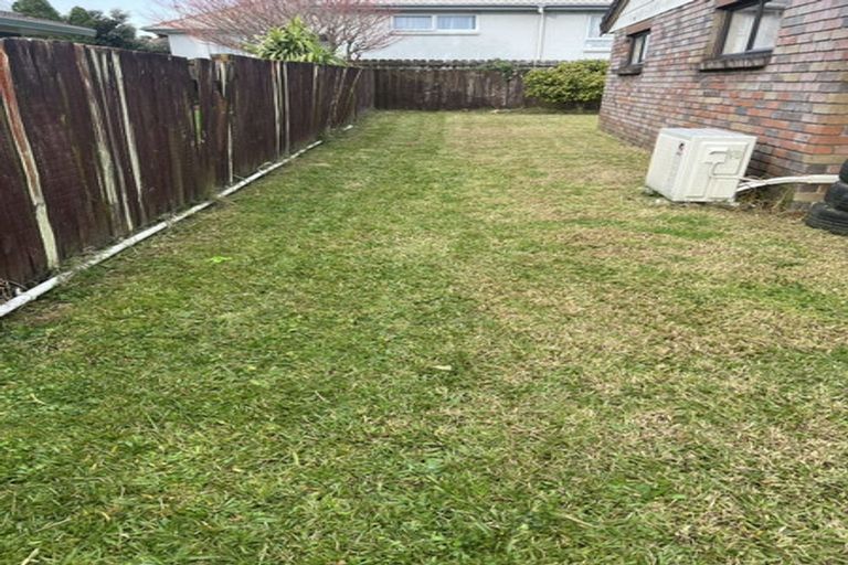 Photo of property in 1/64 Aviemore Drive, Highland Park, Auckland, 2010