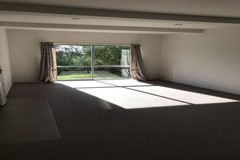 Photo of property in 757 East Coast Road, Northcross, Auckland, 0630