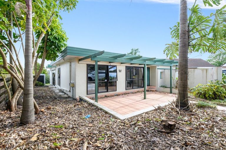 Photo of property in 131 Chivalry Road, Glenfield, Auckland, 0629