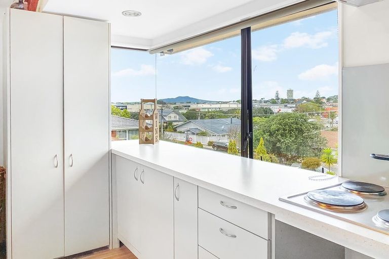 Photo of property in 3 Wolsley Avenue, Milford, Auckland, 0620