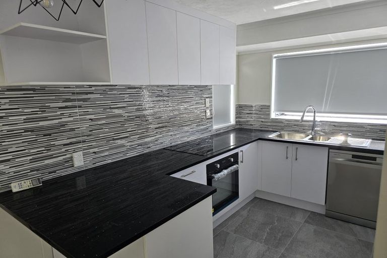 Photo of property in 1/20 Knightsbridge Drive, Forrest Hill, Auckland, 0620