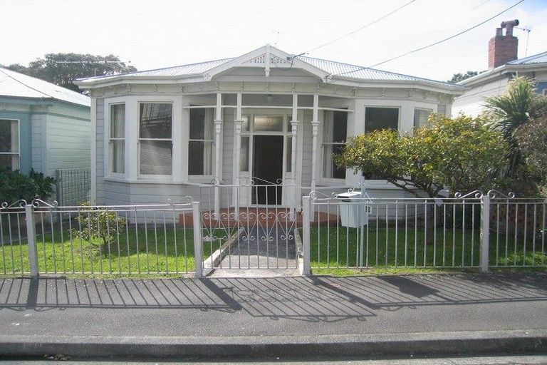 Photo of property in 19 Myrtle Crescent, Mount Cook, Wellington, 6021