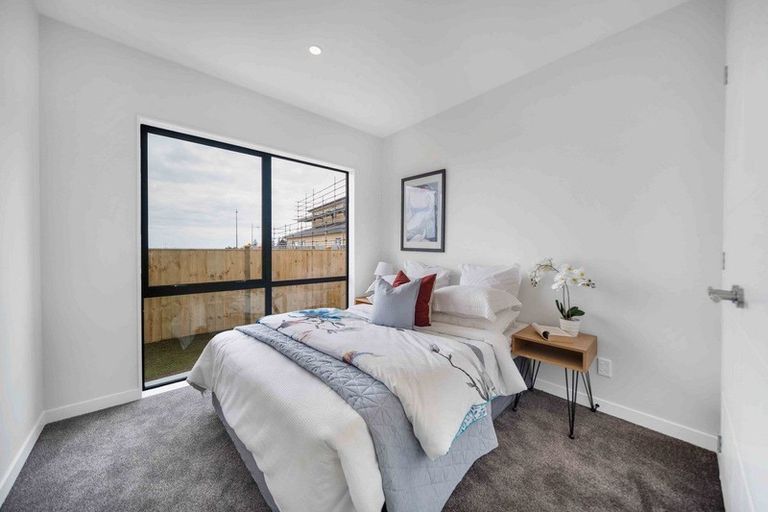 Photo of property in 12 Korowhiti Road, Clarks Beach, 2122