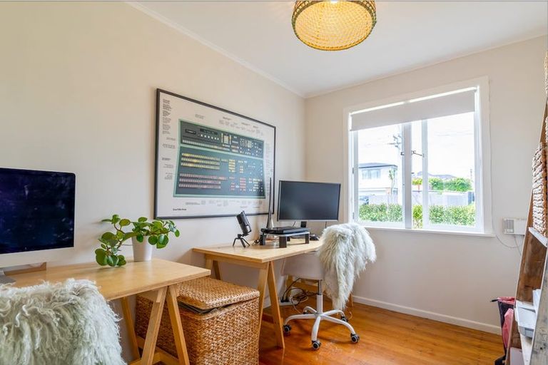 Photo of property in 79 Farquhar Road, Glendene, Auckland, 0602