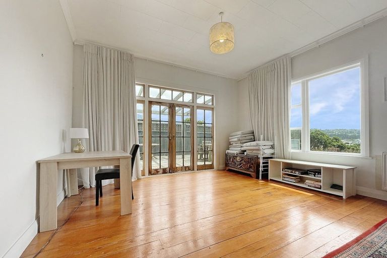 Photo of property in 8 Liffey Crescent, Island Bay, Wellington, 6023