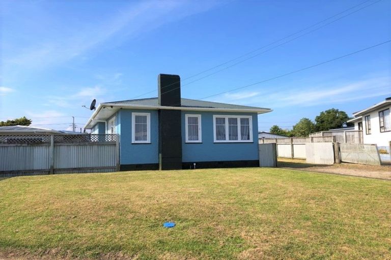 Photo of property in 14 Omori Place, Castlecliff, Whanganui, 4501