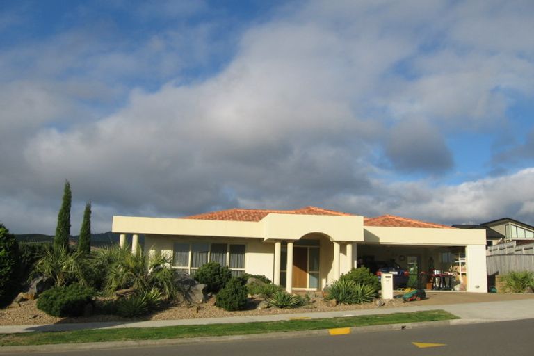 Photo of property in 37 Quadrant Heights, Paraparaumu, 5032