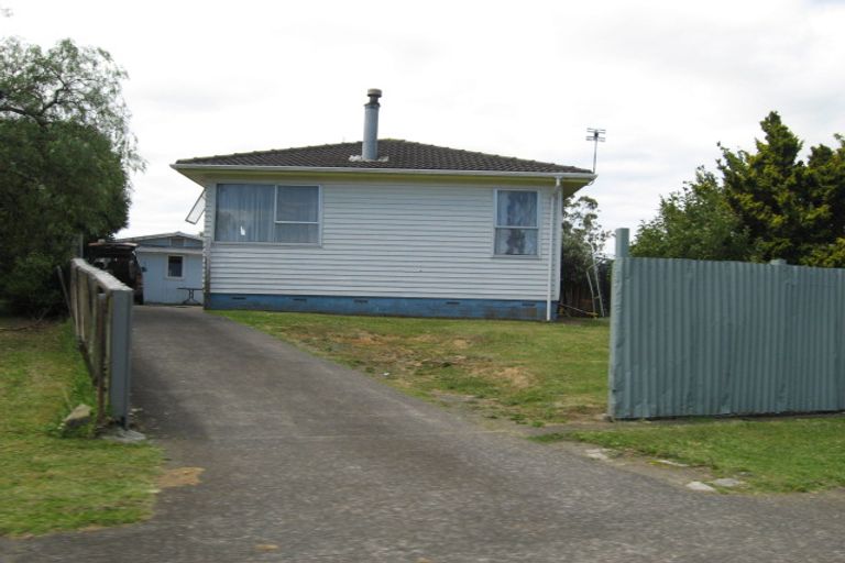 Photo of property in 30 Staverton Crescent, Mangere, Auckland, 2022