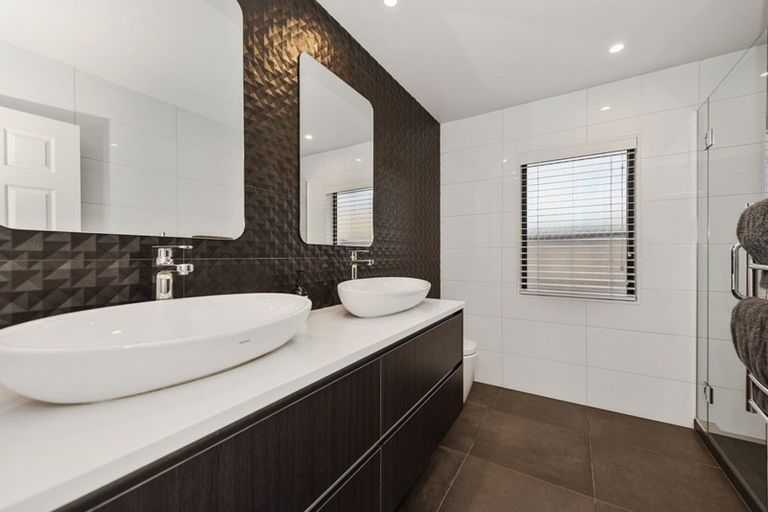 Photo of property in 8 Waiwherowhero Drive, St Andrews, Hamilton, 3200