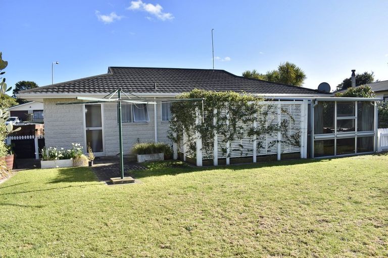 Photo of property in 38 Norfolk Crescent, Otaki Beach, Otaki, 5512
