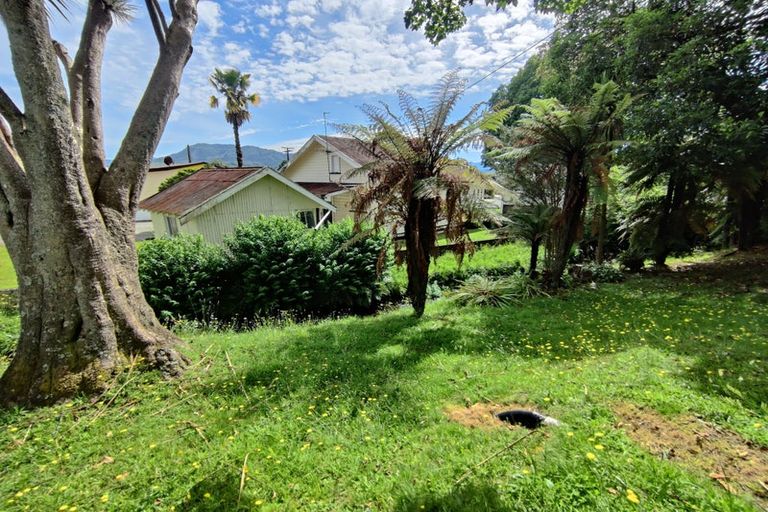 Photo of property in 90 Fairfax Street, Murchison, 7007