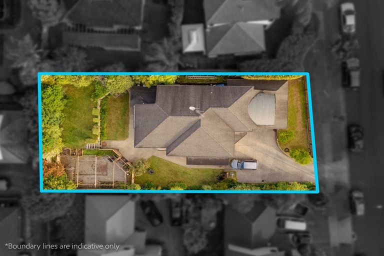 Photo of property in 81 Mt Lebanon Crescent, The Gardens, Auckland, 2105