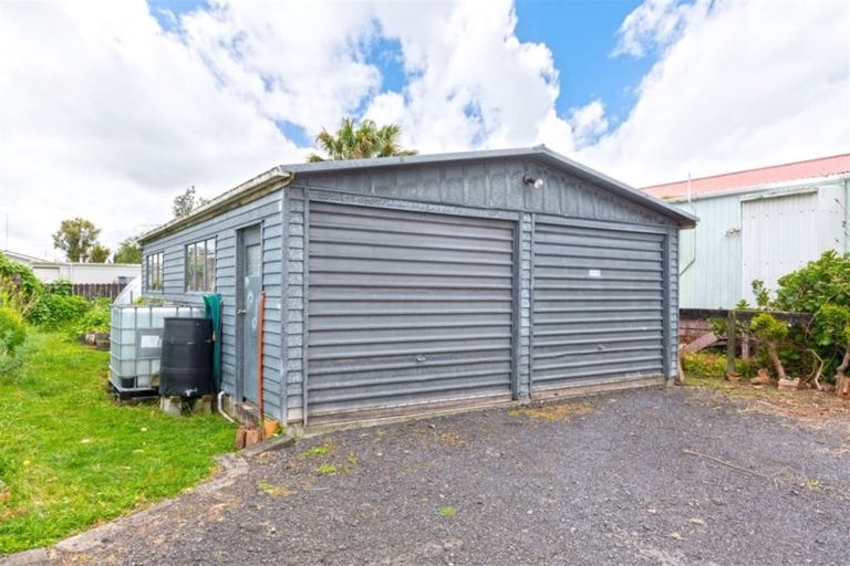 Photo of property in 9 Pomaria Road, Henderson, Auckland, 0610