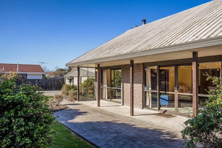 Photo of property in 27a Sayers Crescent, Ilam, Christchurch, 8041