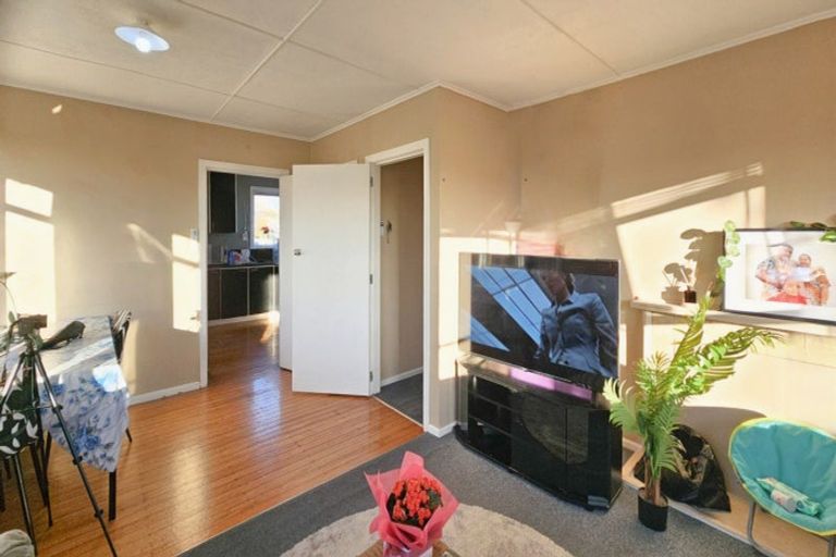 Photo of property in 33 Lister Crescent, Maraenui, Napier, 4110