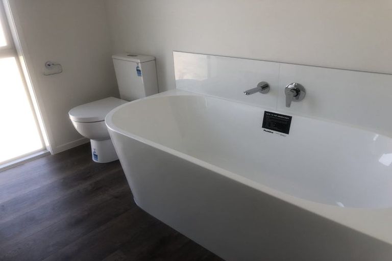 Photo of property in 10 Selkirk Lane, Hamilton Lake, Hamilton, 3204