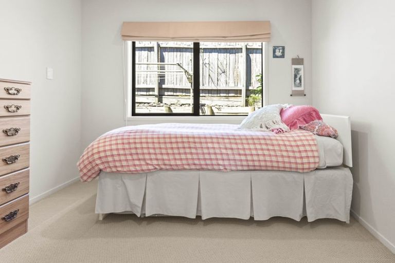 Photo of property in 8 Jelas Road, Red Beach, 0932