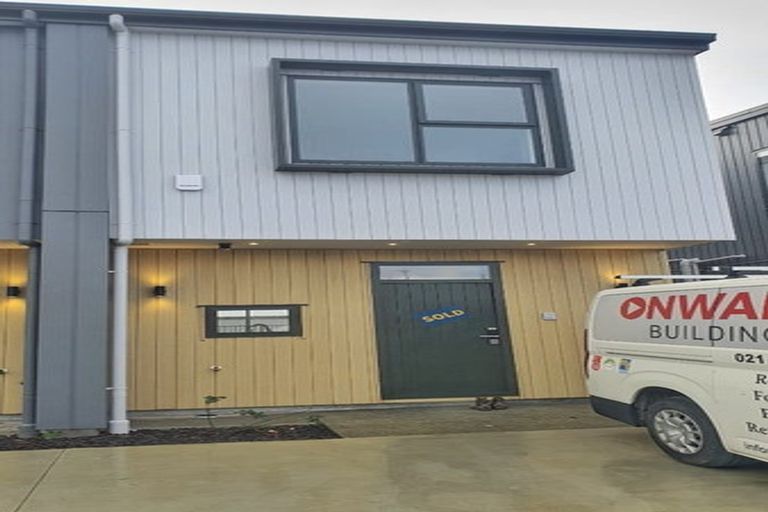 Photo of property in 10 Heketara Way, Massey, Auckland, 0614