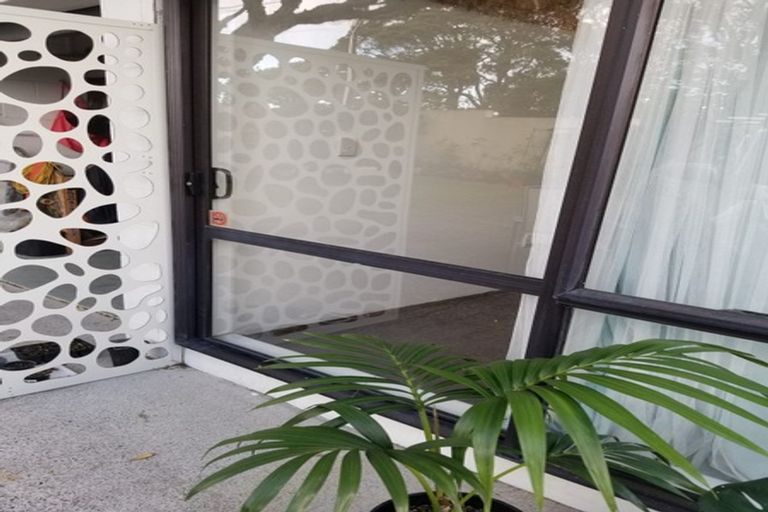 Photo of property in 1/40 Aberdeen Road, Campbells Bay, Auckland, 0620