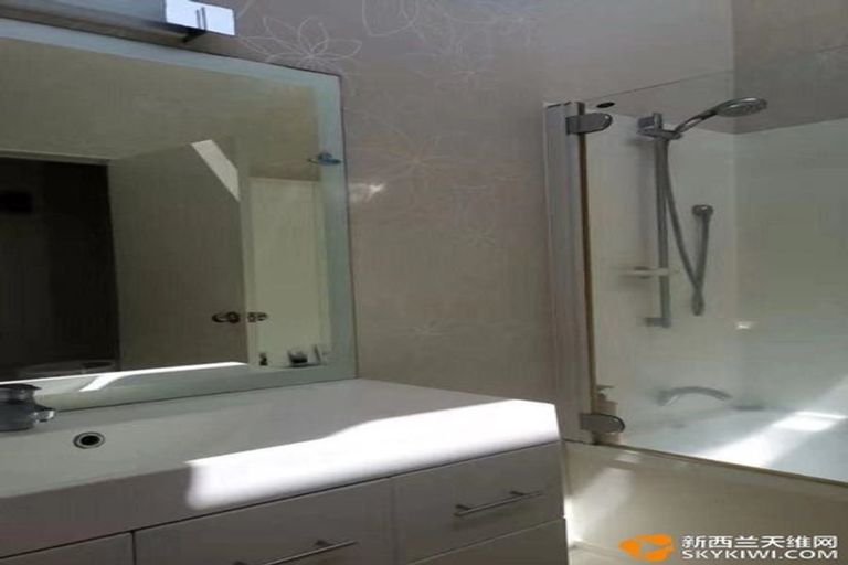 Photo of property in 6 The Anchorage, Sunnyhills, Auckland, 2010