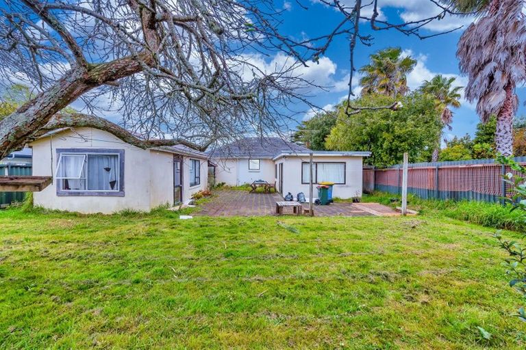 Photo of property in 5 Toru Street, Te Atatu Peninsula, Auckland, 0610