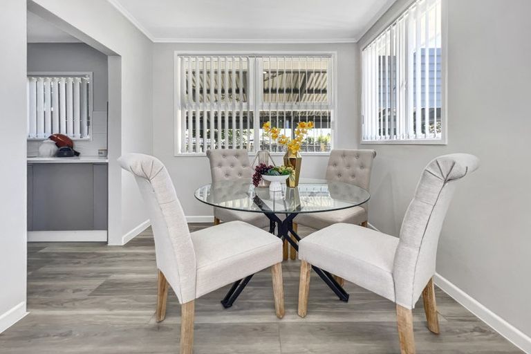 Photo of property in 17 Oxford Road, Manurewa, Auckland, 2102