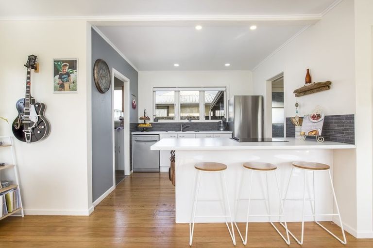 Photo of property in 11d Springs Road, Parakai, 0830