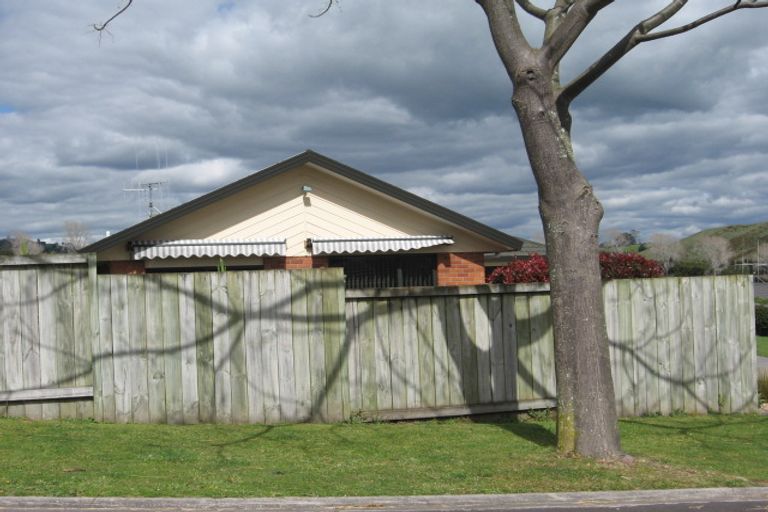 Photo of property in 4 Whitby Place, Welcome Bay, Tauranga, 3112