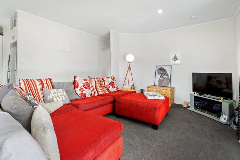 Photo of property in Peninsula Primary School, 61 Wharf Road, Te Atatu Peninsula, Auckland, 0610