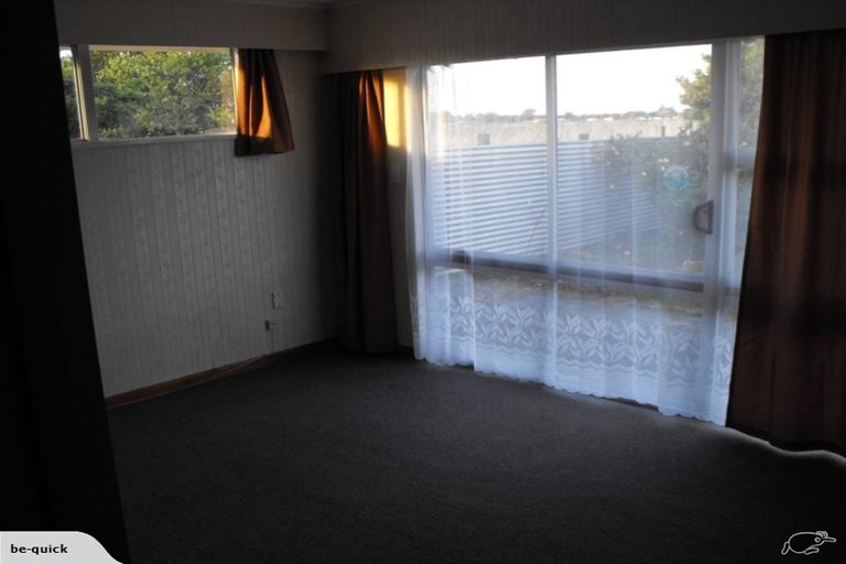 Photo of property in 42 Kimberley Grove, Westbrook, Palmerston North, 4412