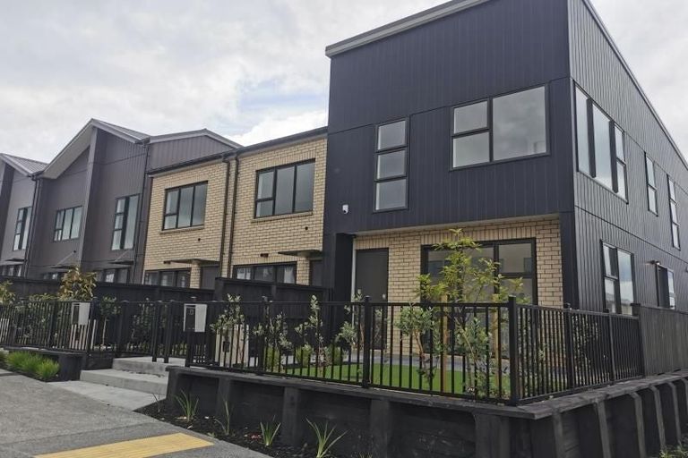 Photo of property in 73 Manarini Road, Westgate, Auckland, 0614