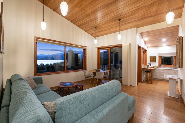 Photo of property in 337 Beacon Point Road, Wanaka, 9305