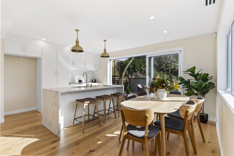 Photo of property in 1 Pinnacle Street, Seatoun, Wellington, 6022