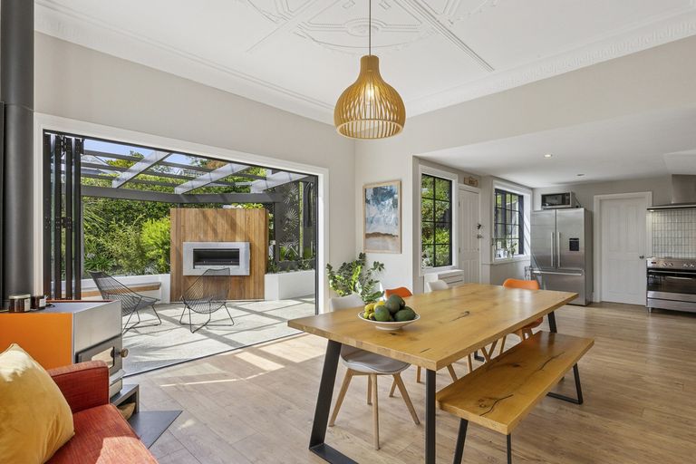 Photo of property in 153 Victoria Road, Saint Clair, Dunedin, 9012