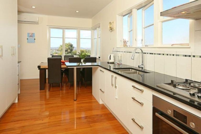 Photo of property in 4285 Great North Road, Glendene, Auckland, 0602