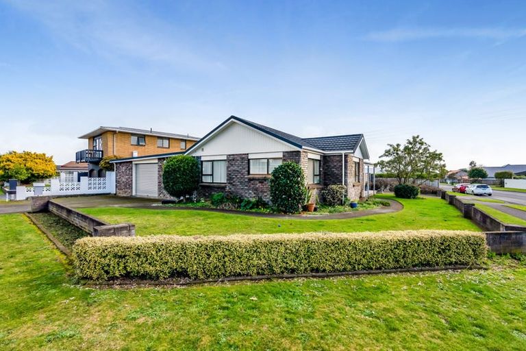 Photo of property in 25 Puketotara Street, Highlands Park, New Plymouth, 4312