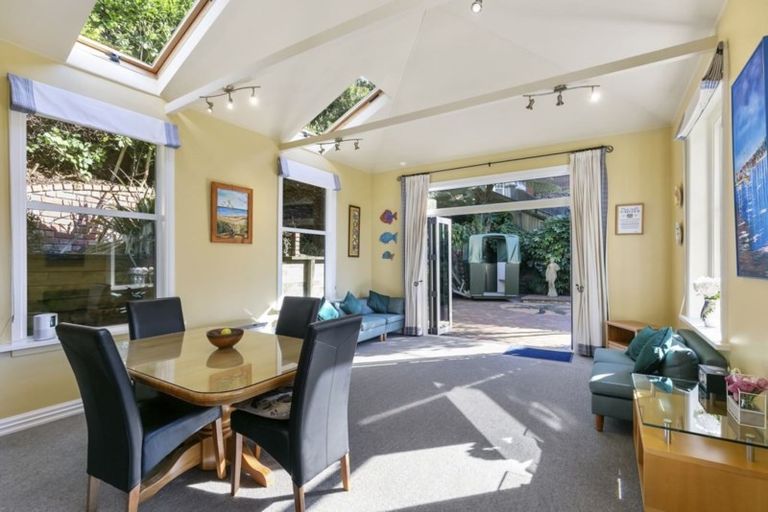 Photo of property in 31 Rawhiti Terrace, Kelburn, Wellington, 6012