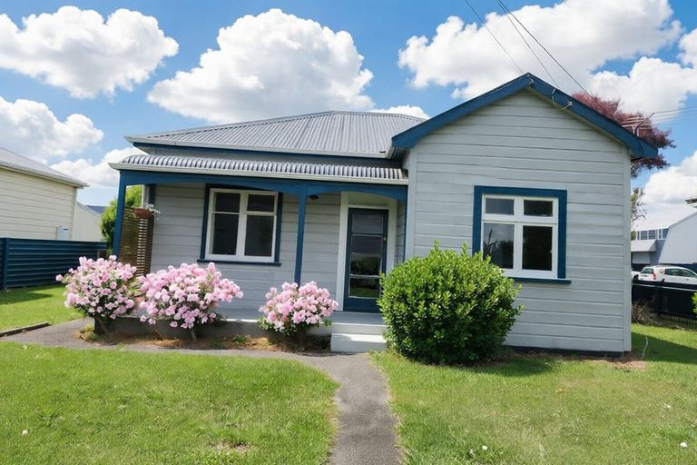 Photo of property in 2 Tawhiti Road, Hawera, 4610