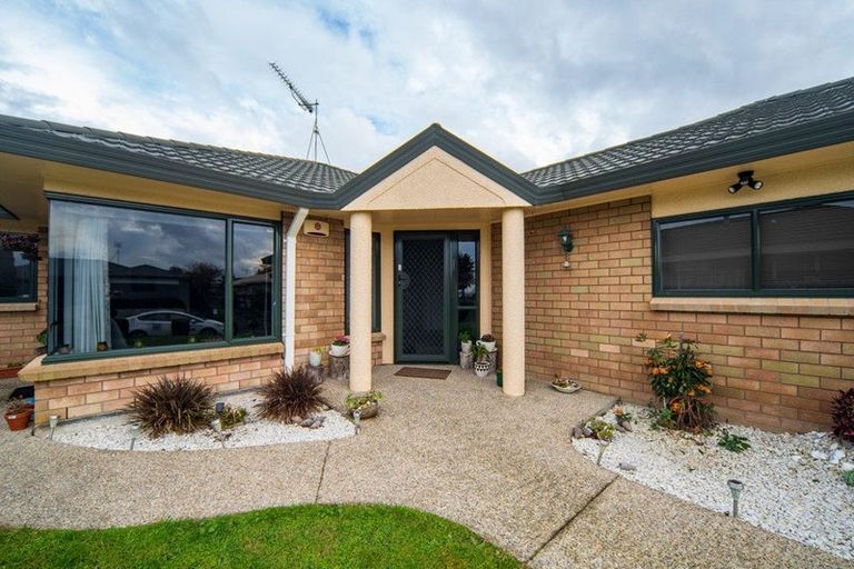 Photo of property in 35 Hastings Place, Hamilton Lake, Hamilton, 3204