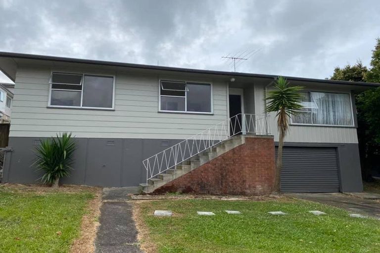 Photo of property in 25 Temuri Place, Glendene, Auckland, 0602